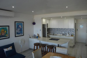 Accommodation Front - Luxurious 2 Sleeper Overlooking the Beachfront
